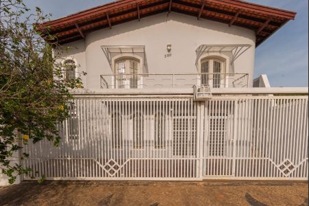 Casa à venda com 180m², 3 quartos e 3 vagasFachada 