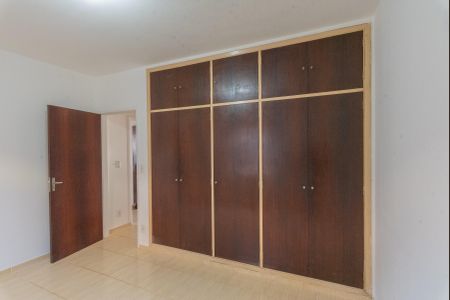 Casa à venda com 180m², 3 quartos e 3 vagasSuíte