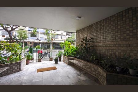 Apartamento à venda com 93m², 3 quartos e 1 vaga Apartamento à venda com 93m², 3 quartos e 1 vagaFachada e portaria