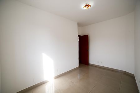 Apartamento à venda com 115m², 3 quartos e 2 vagasQuarto 2