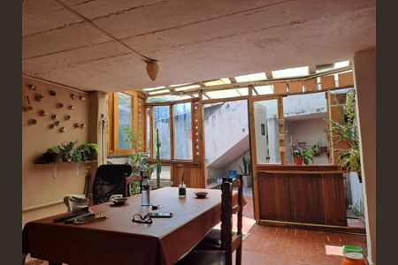 Casa à venda com 263m², 4 quartos e 4 vagas