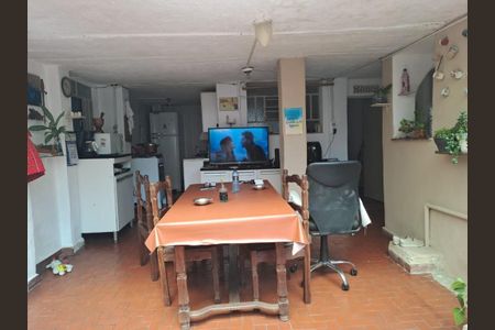 Casa à venda com 263m², 4 quartos e 4 vagas