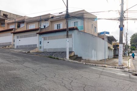 Casa para alugar com 250m², 3 quartos e 3 vagas Casa para alugar com 250m², 3 quartos e 3 vagasFachada