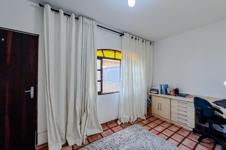 Casa à venda com 187m², 5 quartos e 3 vagasEscritório