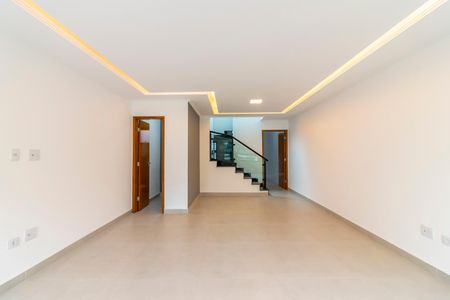 Casa à venda com 168m², 3 quartos e 4 vagasSala