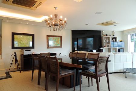 Casa de condomínio à venda com 441m², 3 quartos e 2 vagasSala