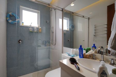 Casa de condomínio à venda com 441m², 3 quartos e 2 vagasBanheiro da Suíte 2