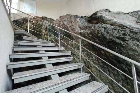 Casa de condomínio à venda com 441m², 3 quartos e 2 vagasEscada