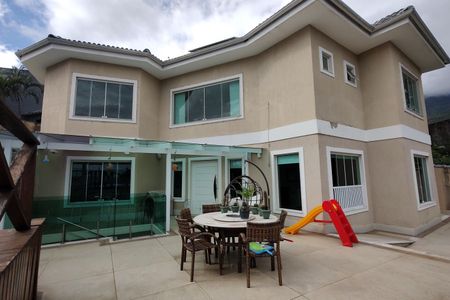 Casa de condomínio à venda com 441m², 3 quartos e 2 vagasFachada