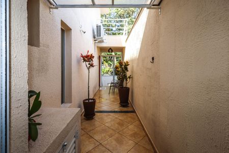 Casa à venda com 280m², 3 quartos e 5 vagasCorredor