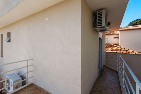 Casa à venda com 280m², 3 quartos e 5 vagasVaranda da Suíte 1