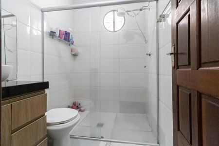 Casa à venda com 300m², 3 quartos e 3 vagasBanheiro social 