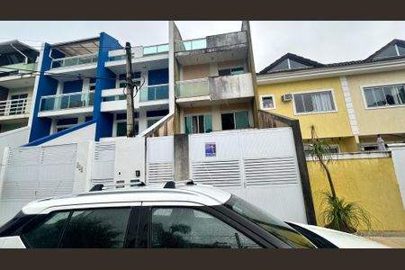 Casa de condomínio à venda com 260m², 3 quartos e 2 vagasFachada Plaquinha