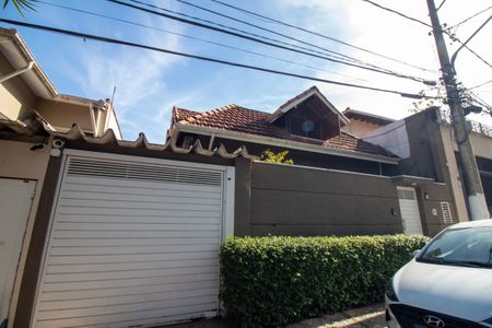 Casa para alugar com 120m², 2 quartos e 1 vaga Casa para alugar com 120m², 2 quartos e 1 vagaFachada