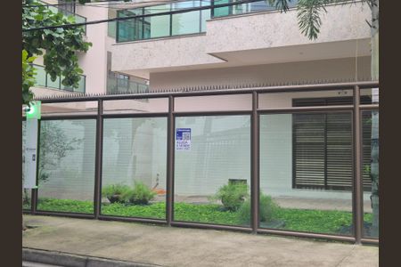 Apartamento à venda com 160m², 4 quartos e 2 vagasFachada e Placa