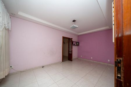 Casa para alugar com 215m², 3 quartos e 3 vagasSala