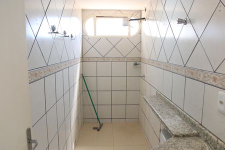 Apartamento para alugar com 60m², 2 quartos e sem vagaBanheiro