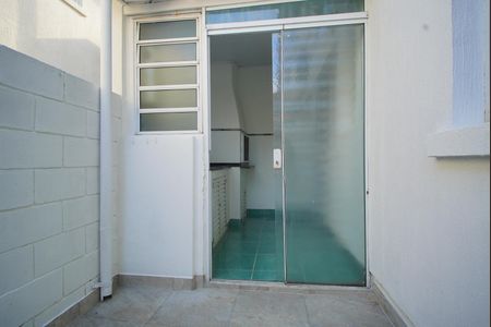 Casa de condomínio à venda com 84m², 3 quartos e 2 vagasQuintal