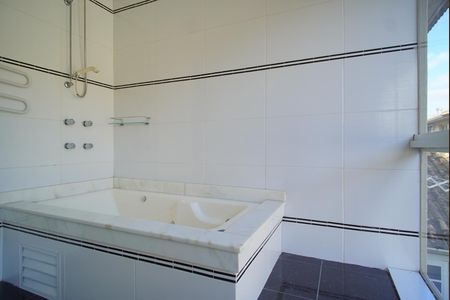 Casa de condomínio à venda com 84m², 3 quartos e 2 vagasBanheiro 