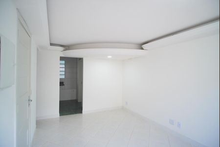 Casa de condomínio à venda com 84m², 3 quartos e 2 vagasSala