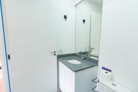 Banheiro de kitnet/studio à venda com 1 quarto, 24m² em Vila Mariana, São Paulo