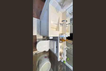 Apartamento à venda com 83m², 2 quartos e 2 vagasBanheiro da Suíte