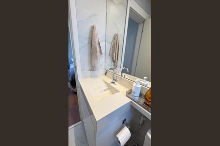 Apartamento à venda com 83m², 2 quartos e 2 vagasBanheiro da Suíte