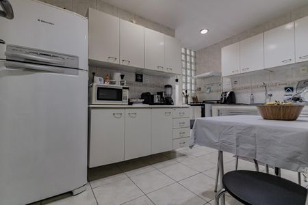 Apartamento à venda com 130m², 3 quartos e sem vagaCozinha