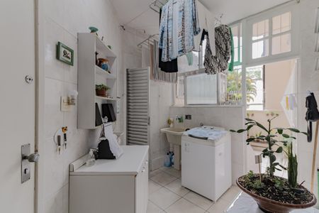 Apartamento à venda com 130m², 3 quartos e sem vagaÁrea de Serviço