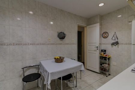 Apartamento à venda com 130m², 3 quartos e sem vagaCozinha