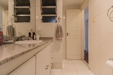 Apartamento à venda com 130m², 3 quartos e sem vagaBanheiro 1