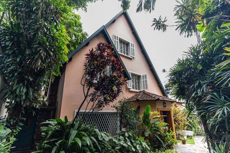 Casa à venda com 600m², 5 quartos e 5 vagasFachada