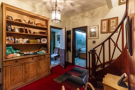 Casa à venda com 600m², 5 quartos e 5 vagasEscada