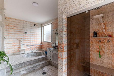 Casa à venda com 600m², 5 quartos e 5 vagasBanheiro da Suíte 1
