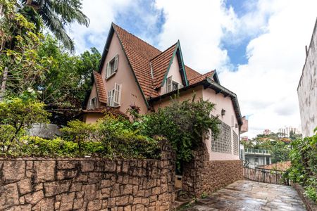 Casa à venda com 600m², 5 quartos e 5 vagasFachada