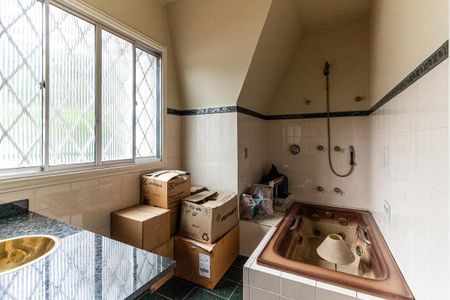 Casa à venda com 600m², 5 quartos e 5 vagasBanheiro da Suíte 2