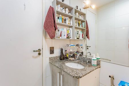 Apartamento à venda com 70m², 3 quartos e 2 vagasBanheiro