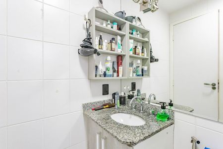 Apartamento à venda com 70m², 3 quartos e 2 vagasBanheiro da Suíte