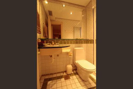 Apartamento à venda com 186m², 3 quartos e 5 vagasBanheiro da Suíte 2