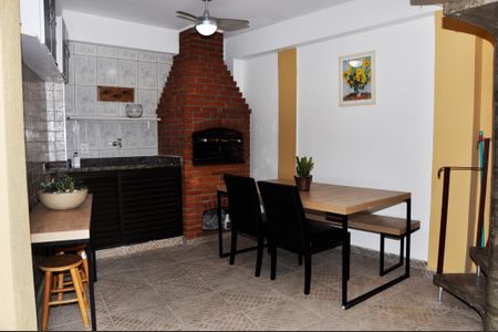 Casa à venda com 110m², 3 quartos e 3 vagasChurrasqueira