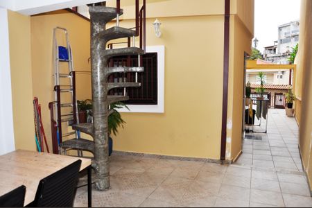 Casa à venda com 110m², 3 quartos e 3 vagasChurrasqueira