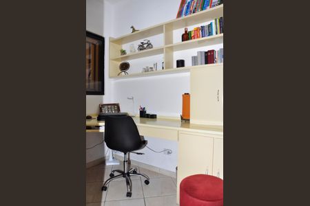 Casa à venda com 110m², 3 quartos e 3 vagasEscritório