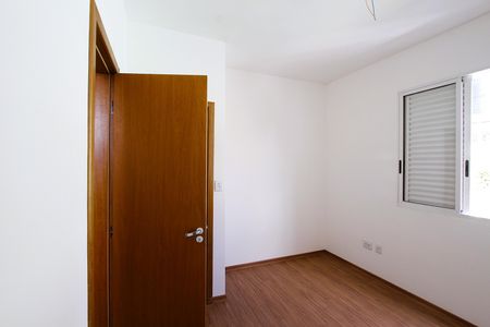 Apartamento à venda com 82m², 3 quartos e 2 vagasQuarto 2 - Semi Suíte