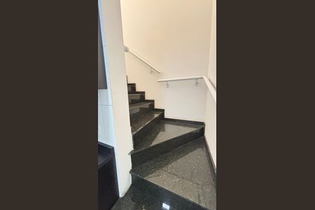Apartamento para alugar com 110m², 2 quartos e 2 vagasEscada