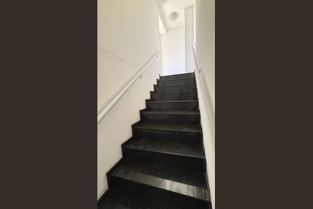 Apartamento para alugar com 110m², 2 quartos e 2 vagasEscada