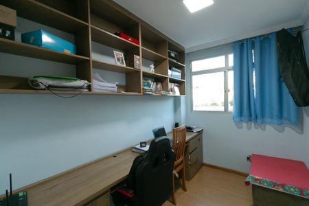 Apartamento à venda com 195m², 4 quartos e 2 vagasEscritório