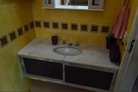 Casa de condomínio à venda com 225m², 3 quartos e 6 vagasBanheiro da Suíte 