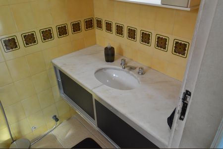 Casa de condomínio à venda com 225m², 3 quartos e 6 vagasBanheiro da Suíte 