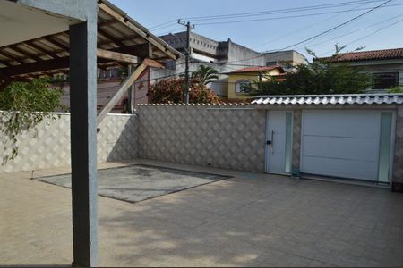 Casa de condomínio à venda com 225m², 3 quartos e 6 vagasQuintal 