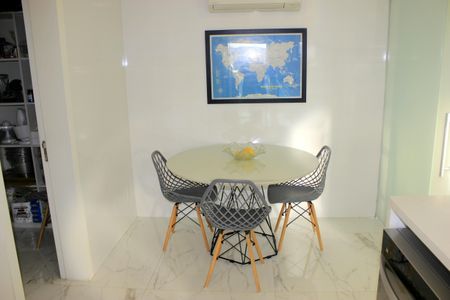 Apartamento à venda com 169m², 3 quartos e 3 vagasCozinha